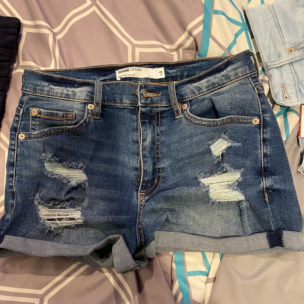 BUNDLE GARAGE SHORTS